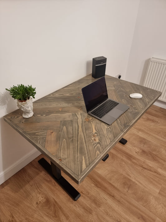 Height adjustable desk